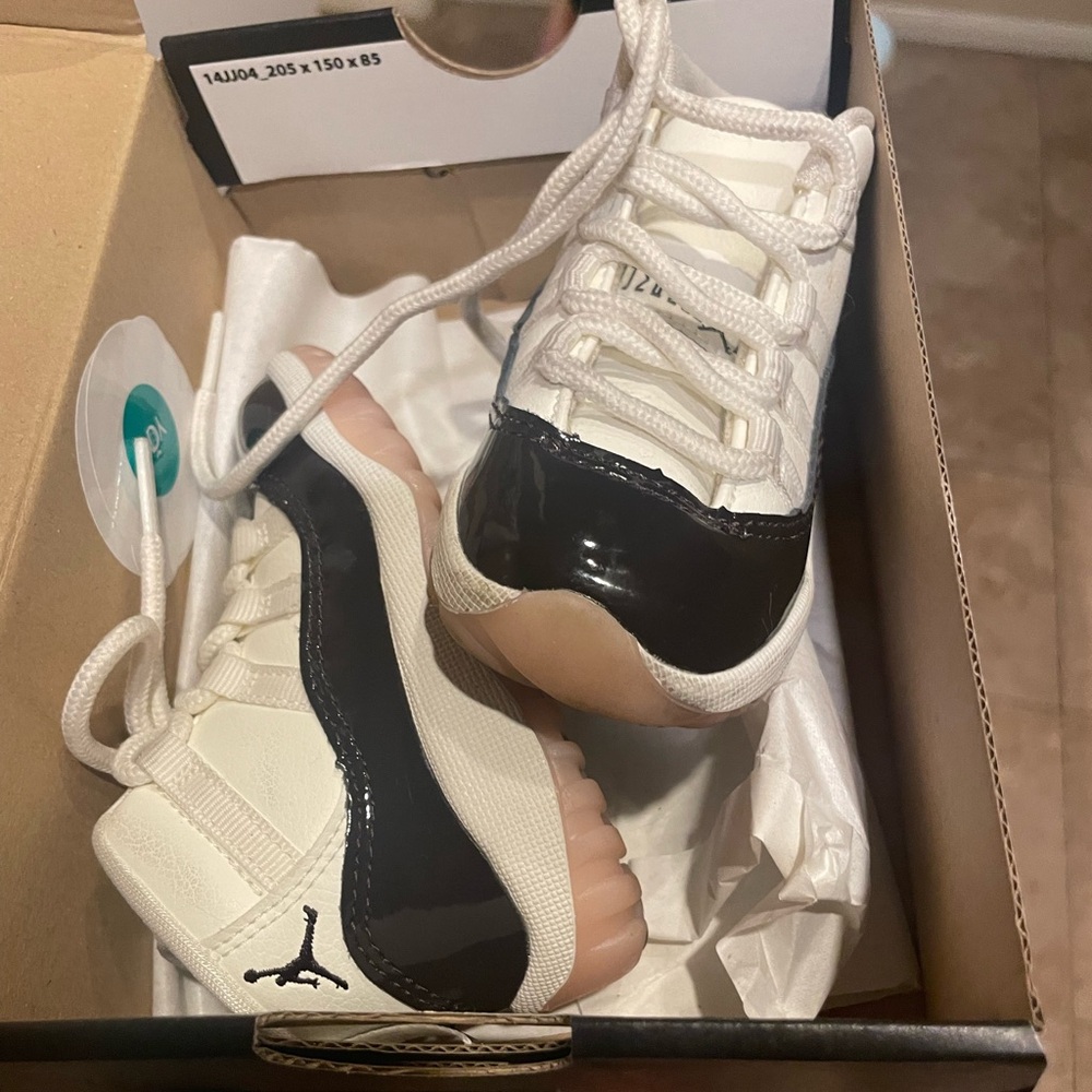 6c Jordan retro with box